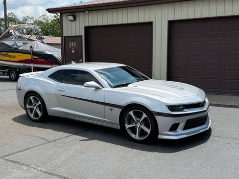 Used 2015 Chevrolet Camaro SS w/ Commemorative Special Edition RWD image 4