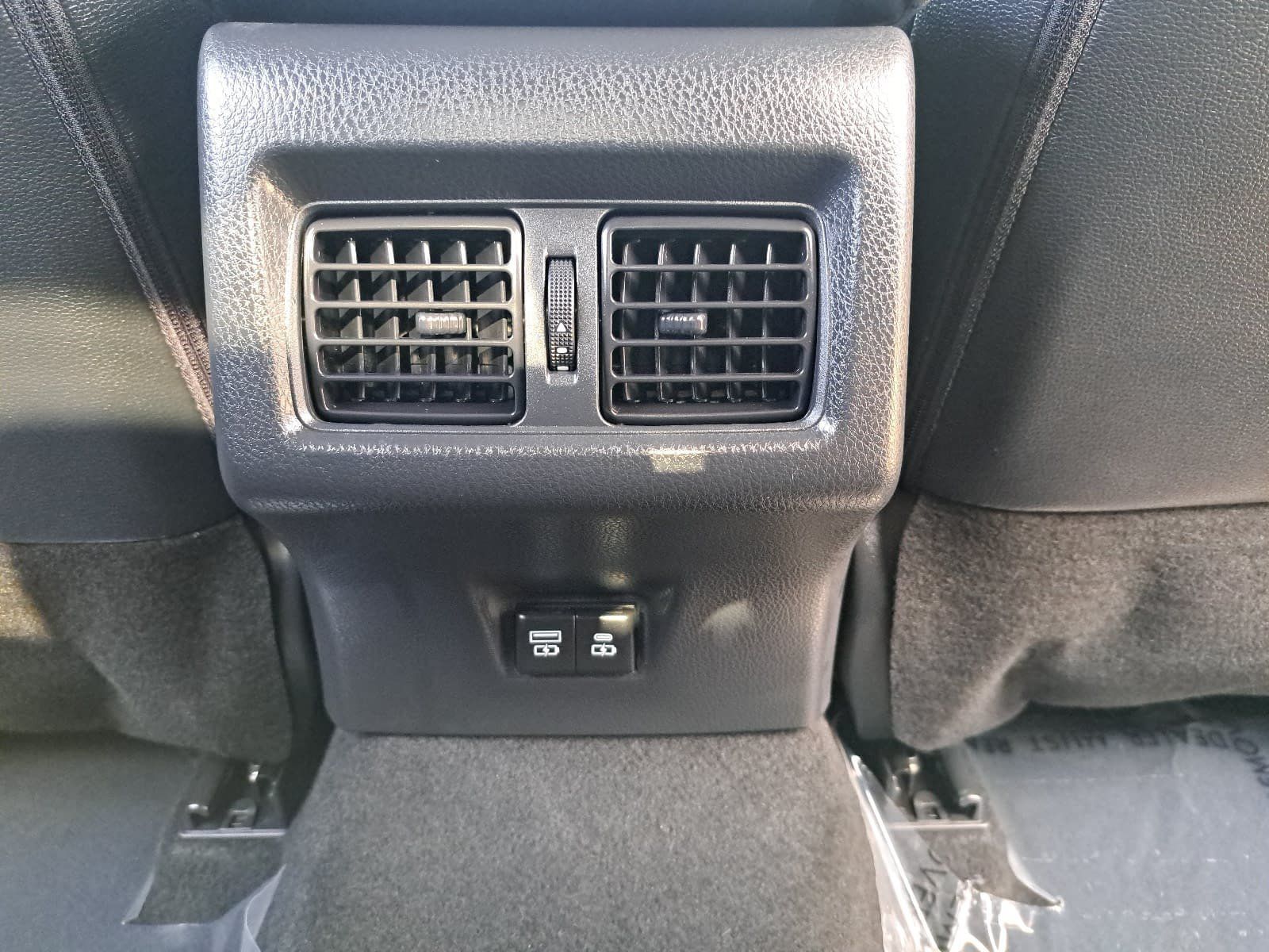 Used 2025 Toyota Camry SE w/ Convenience Package FWD image 12