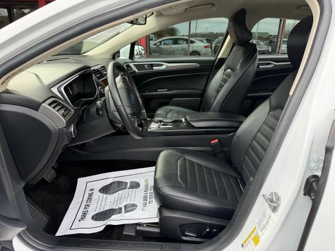 Used 2018 Ford Fusion SE w/ Fusion SE Technology Package image 5