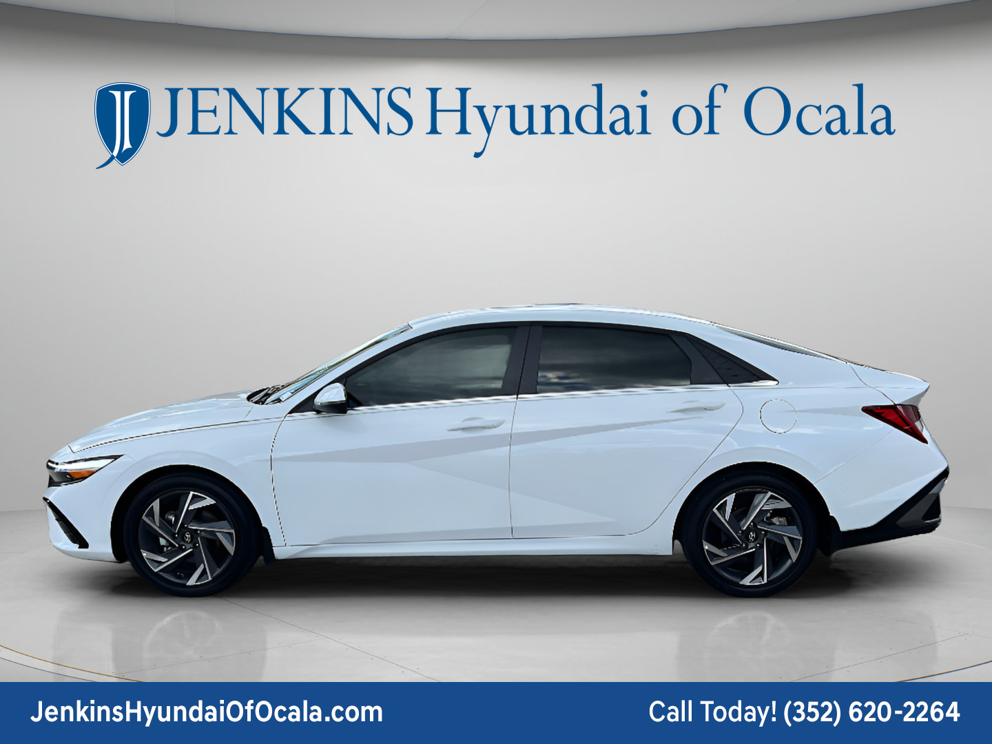 Certified 2025 Hyundai Elantra Limited FWD image 12