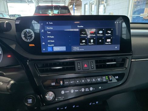 Used 2023 Lexus ES 350 F Sport w/ Accessory Package (Z2) FWD image 6