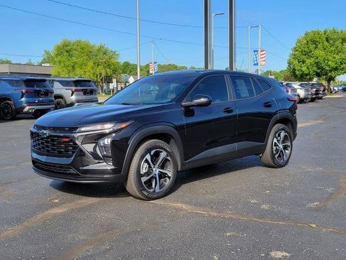 Used 2024 Chevrolet Trax RS w/ Sunroof Package FWD image 4