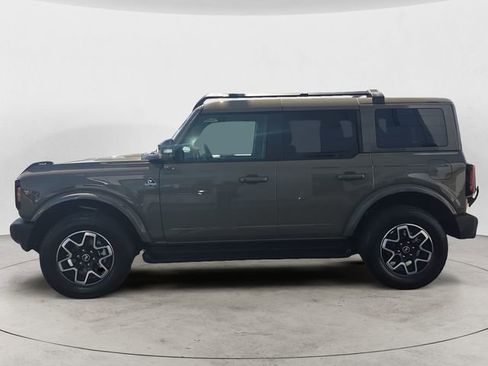 Used 2025 Ford Bronco Outer Banks AWD/4WD image 2