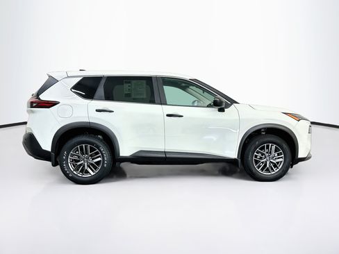 Used 2023 Nissan Rogue S AWD/4WD image 10