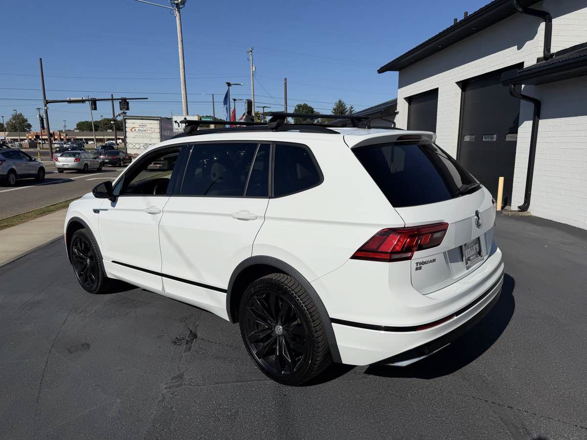 Used 2021 Volkswagen Tiguan SE R-Line AWD/4WD image 3