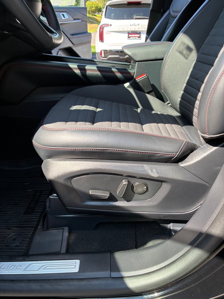 Used 2025 Ford Explorer ST-Line AWD/4WD image 29