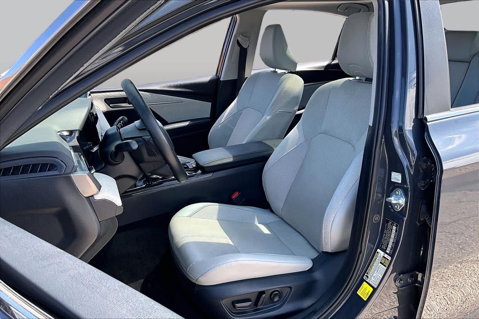 Used 2025 Toyota Camry XLE w/ Premium Plus Package FWD image 8