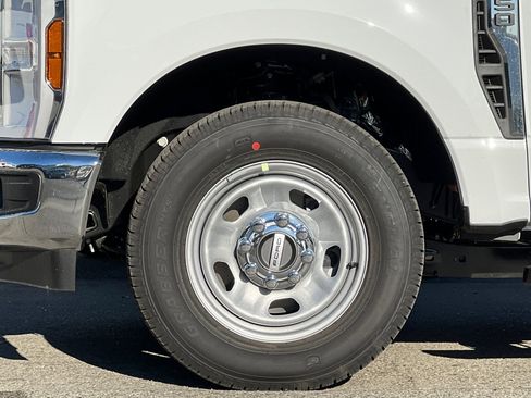 New 2026 Ford F350 XL w/ XL Chrome Package image 24