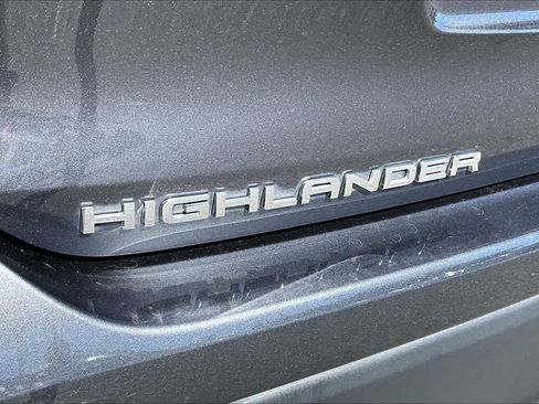Used 2021 Toyota Highlander XLE FWD image 30