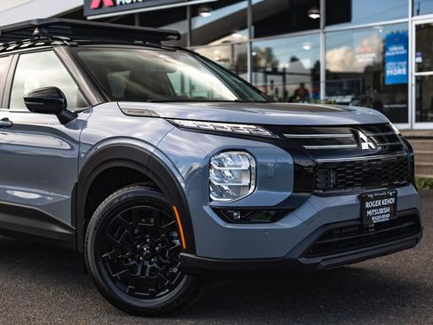 New 2026 Mitsubishi Outlander AWD image 3