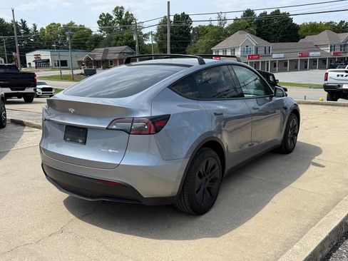 Used 2024 Tesla Model Y Long Range AWD/4WD image 6