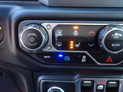 Used 2023 Jeep Wrangler Unlimited w/ Cold Weather Group image 18