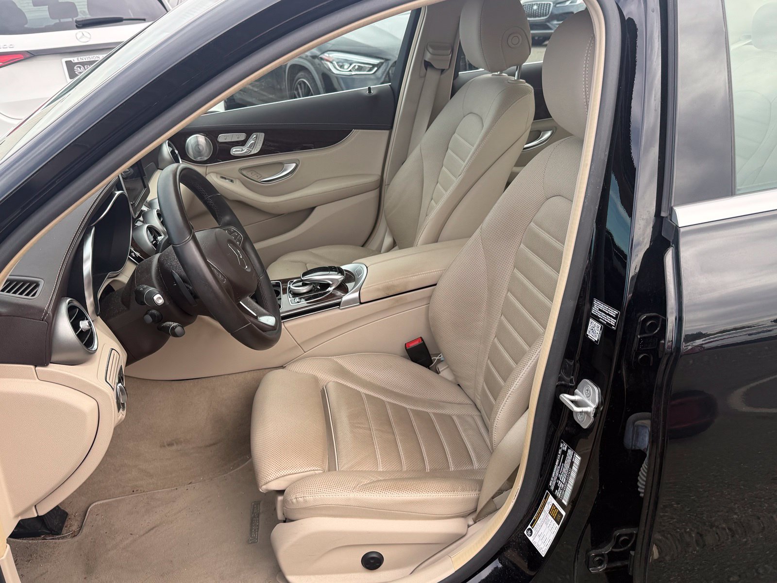 Used 2015 Mercedes-Benz C 300 4MATIC Sedan image 4