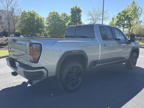 Used 2025 GMC Sierra 2500 AT4 w/ AT4 Premium Plus Package AWD/4WD image 11
