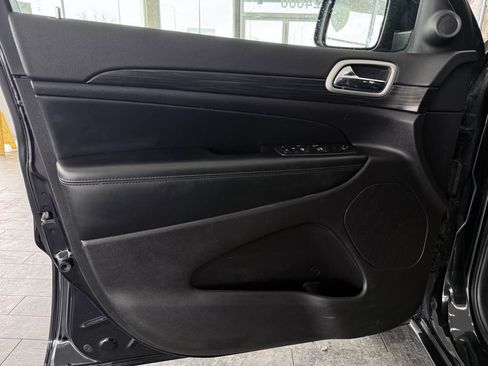 Used 2021 Jeep Grand Cherokee Laredo X image 25