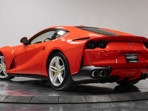 Used 2018 Ferrari 812 Superfast image 65
