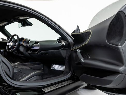 Used 2022 Ferrari SF90 Stradale image 32