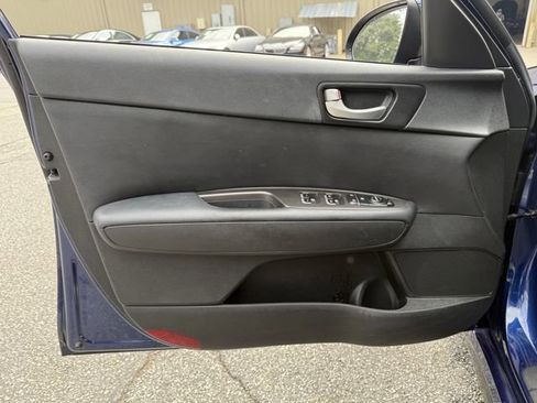 Used 2019 Kia Optima S image 10