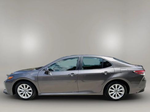 Used 2018 Toyota Camry LE FWD image 2