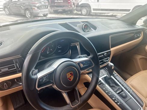 Used 2021 Porsche Macan image 10