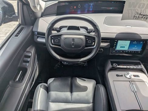 Certified 2026 Lincoln Navigator Reserve AWD/4WD image 18