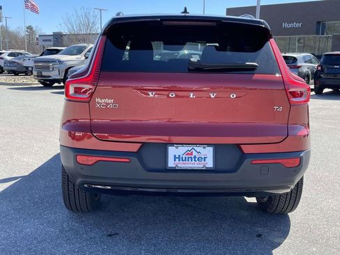 Used 2022 Volvo XC40 T4 R-Design w/ Advanced Package image 22