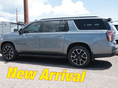 Used 2022 Chevrolet Suburban RST AWD/4WD image 1