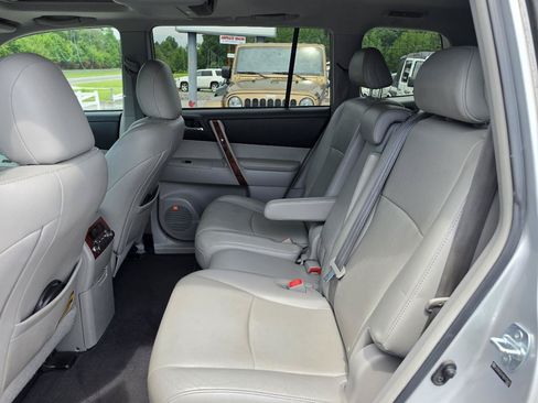 Used 2013 Toyota Highlander Limited FWD image 4