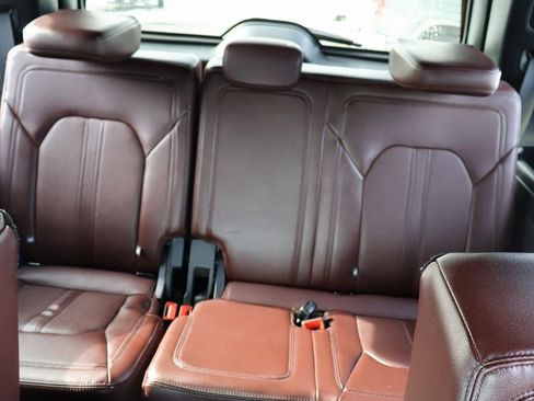 Used 2024 Ford Expedition Limited image 17