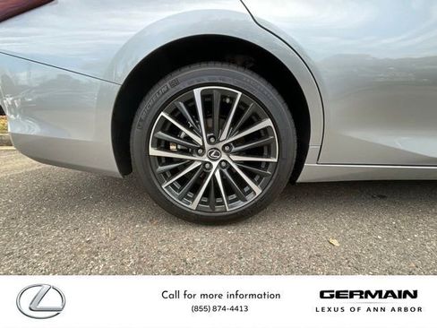 New 2025 Lexus ES 300h w/ Premium Package image 24