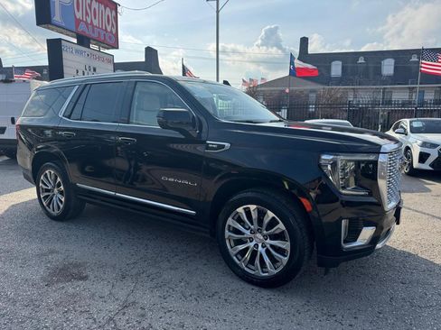 Used 2021 GMC Yukon Denali w/ Denali Premium Package image 4