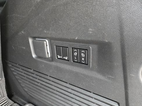 Used 2022 Chevrolet Tahoe RST w/ Sport Performance Package AWD/4WD image 12