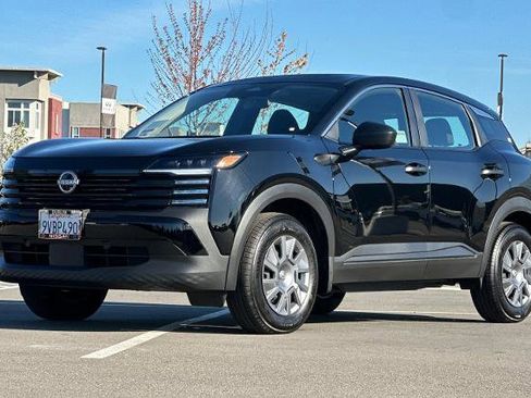 Certified 2025 Nissan Kicks S image 8