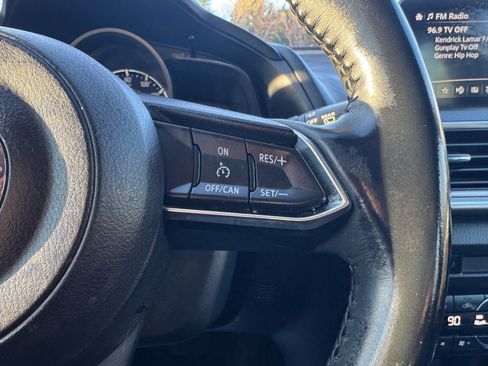 Used 2017 MAZDA MAZDA3 Touring image 17