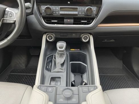 Used 2024 Toyota Grand Highlander Limited image 21