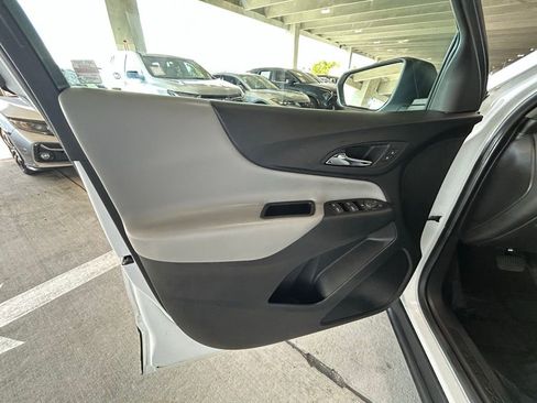 Used 2022 Chevrolet Equinox LS image 39