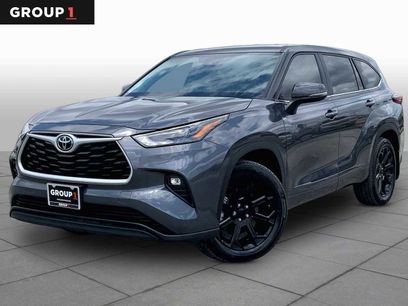 Used 2023 Toyota Highlander LE