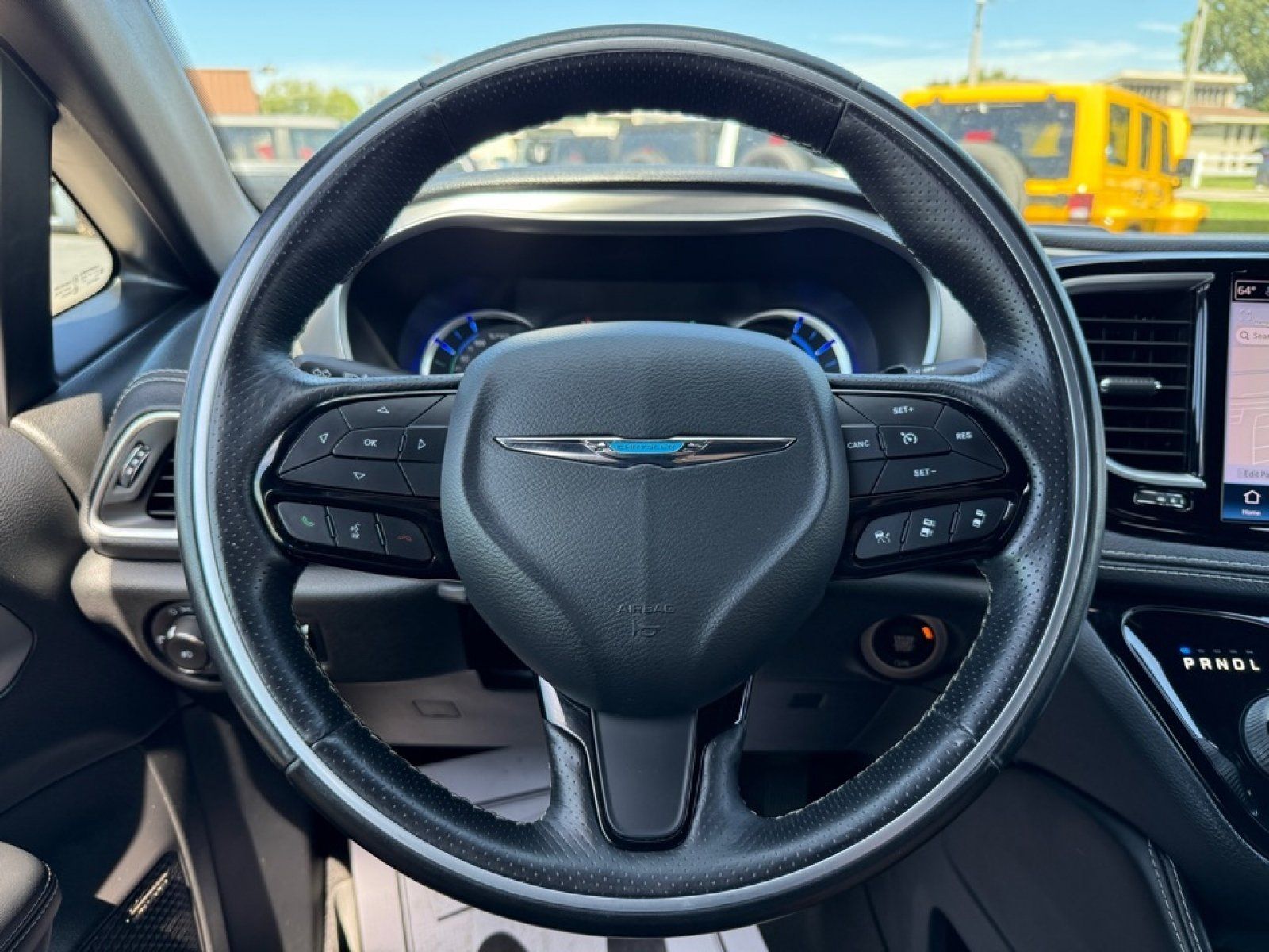 Used 2021 Chrysler Pacifica Limited w/ Uconnect Theater Family Group FWD image 21