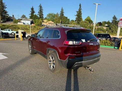 Used 2019 Jeep Cherokee Limited w/ Technology Group AWD/4WD image 3