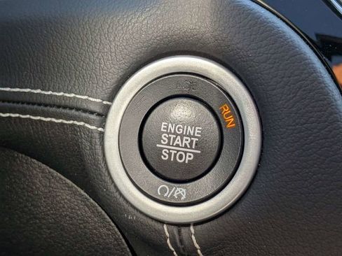 Certified 2023 Chrysler 300 C RWD image 30