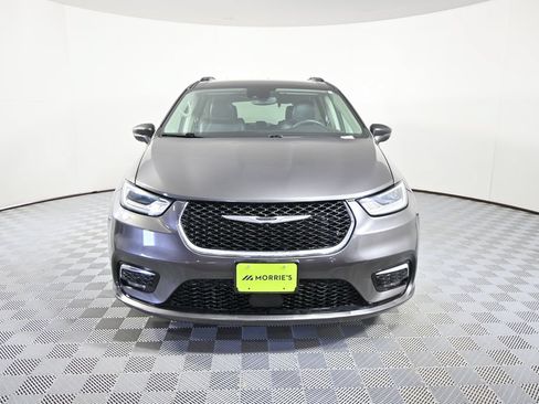 Used 2022 Chrysler Pacifica Touring-L FWD image 10