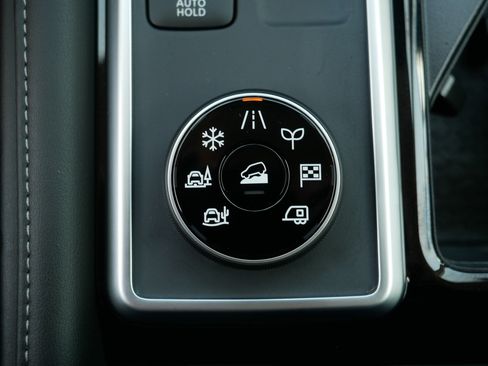 Certified 2025 Nissan Pathfinder SV AWD/4WD image 31