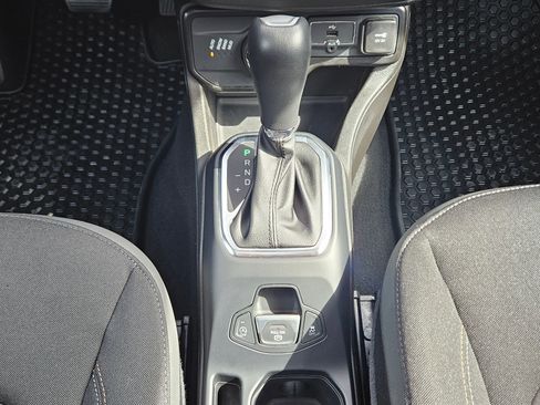 Used 2023 Jeep Renegade Latitude w/ Sun/Sound Group AWD/4WD image 13
