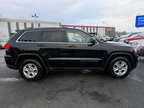 Used 2017 Jeep Grand Cherokee Laredo w/ Quick Order Package 23E image 4