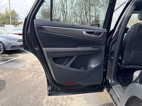 Certified 2025 Volkswagen Atlas Cross Sport SE w/ Panoramic Sunroof Package image 23