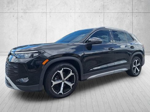 Used 2026 Volkswagen Tiguan SE w/ Panoramic Sunroof Package FWD image 1