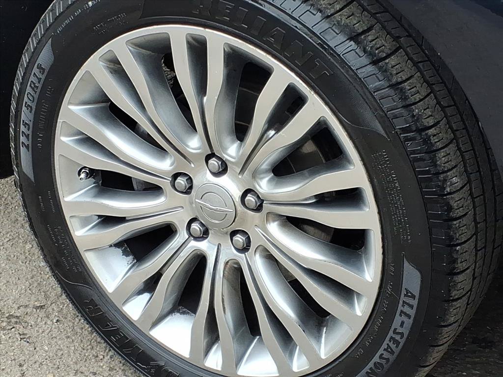 Used 2011 Chrysler 200 Limited FWD image 9