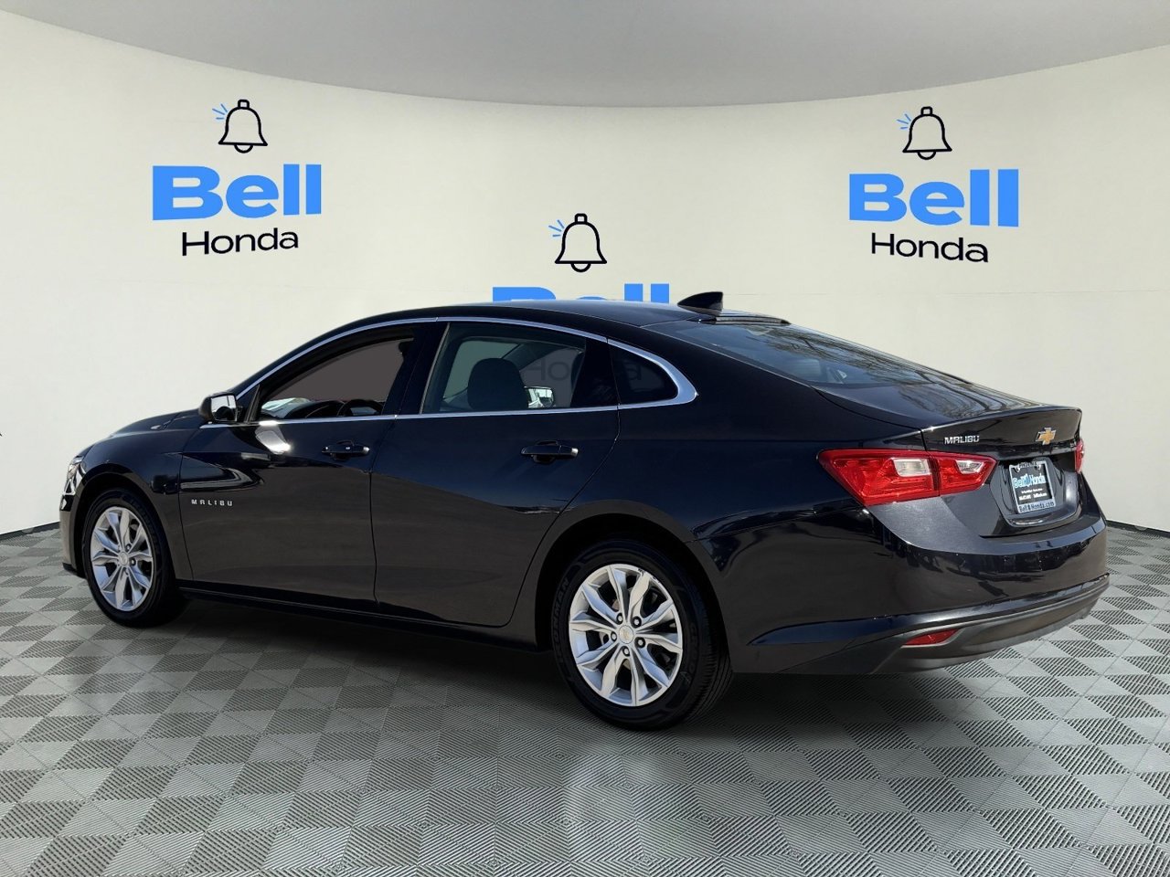 Used 2023 Chevrolet Malibu LT FWD image 3
