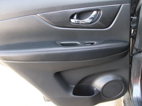 Used 2020 Nissan Rogue SV image 9