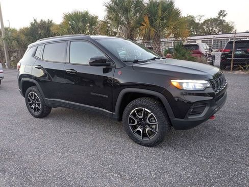 Used 2025 Jeep Compass Trailhawk w/ Trailhawk Elite Group image 2